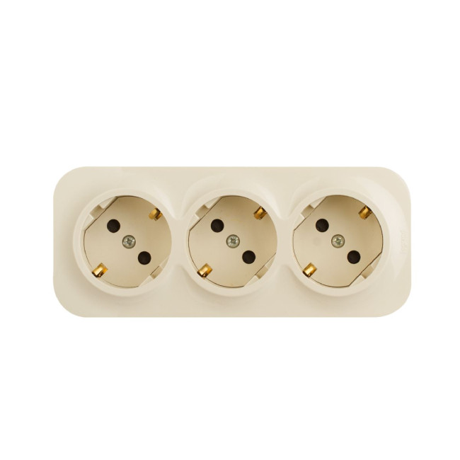 Розеточный блок тройной с/з со шторками Legrand Quteo 782268 Розеточный блок тройной с/з со шторками Legrand Quteo 782268